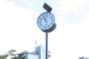 認証20年記念JR近江八幡駅南口にソーラー時計設置