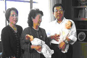 近江八幡市へ「パパとママのレッスン教室用沐浴人形」寄贈